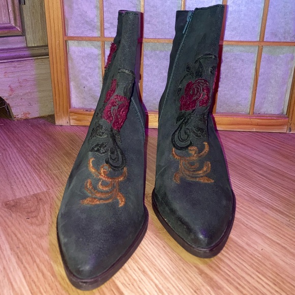 NWT Mala Vita by MTNG Serraje Verde Leather Embroidered Boots sz 39 8.5 - Picture 4 of 8